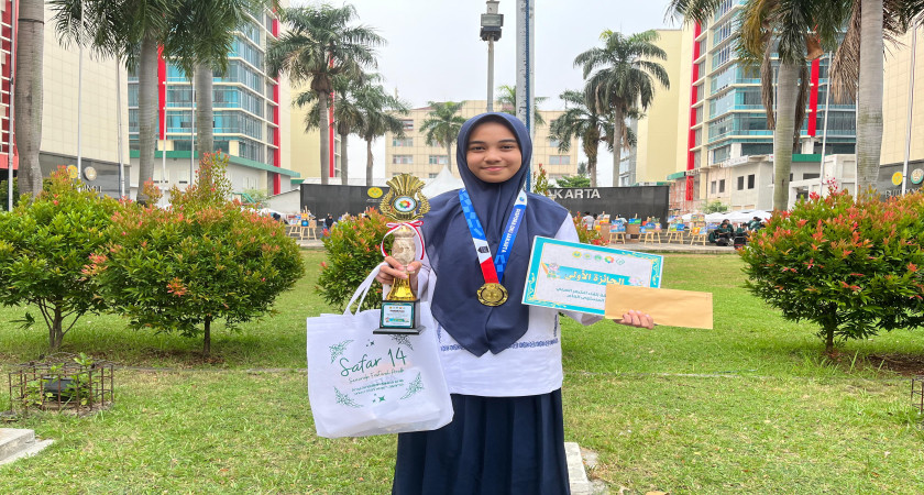 Siswi MTsN 31 Jakarta Timur, Tsabita Raudhatul Syifayanti, Raih Juara 1 Lomba Puisi Arab di SAFAR 14 Universitas Negeri Jakarta